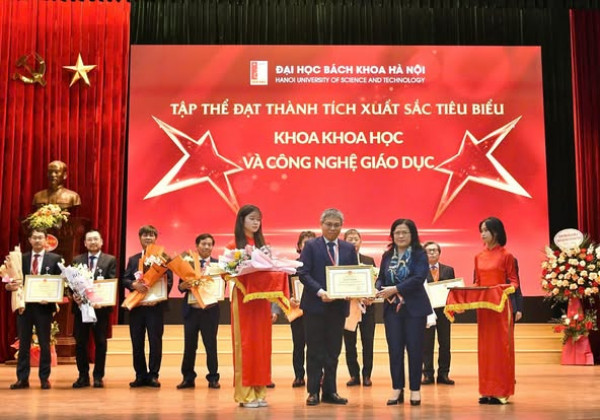 KHOA KHOA HỌC VÀ CÔNG NGHỆ GIÁO DỤC ĐƯỢC TRAO TẶNG BẰNG KHEN CỦA BỘ TRƯỞNG BỘ GIÁO DỤC VÀ ĐÀO TẠO.