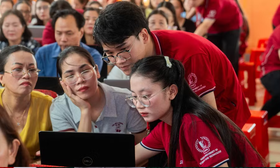 150 giáo viên Nghệ An tham gia tập huấn ứng dụng AI trong dạy và học: Lan tỏa tri thức từ mô hình "Thực việc – Thực chiến"